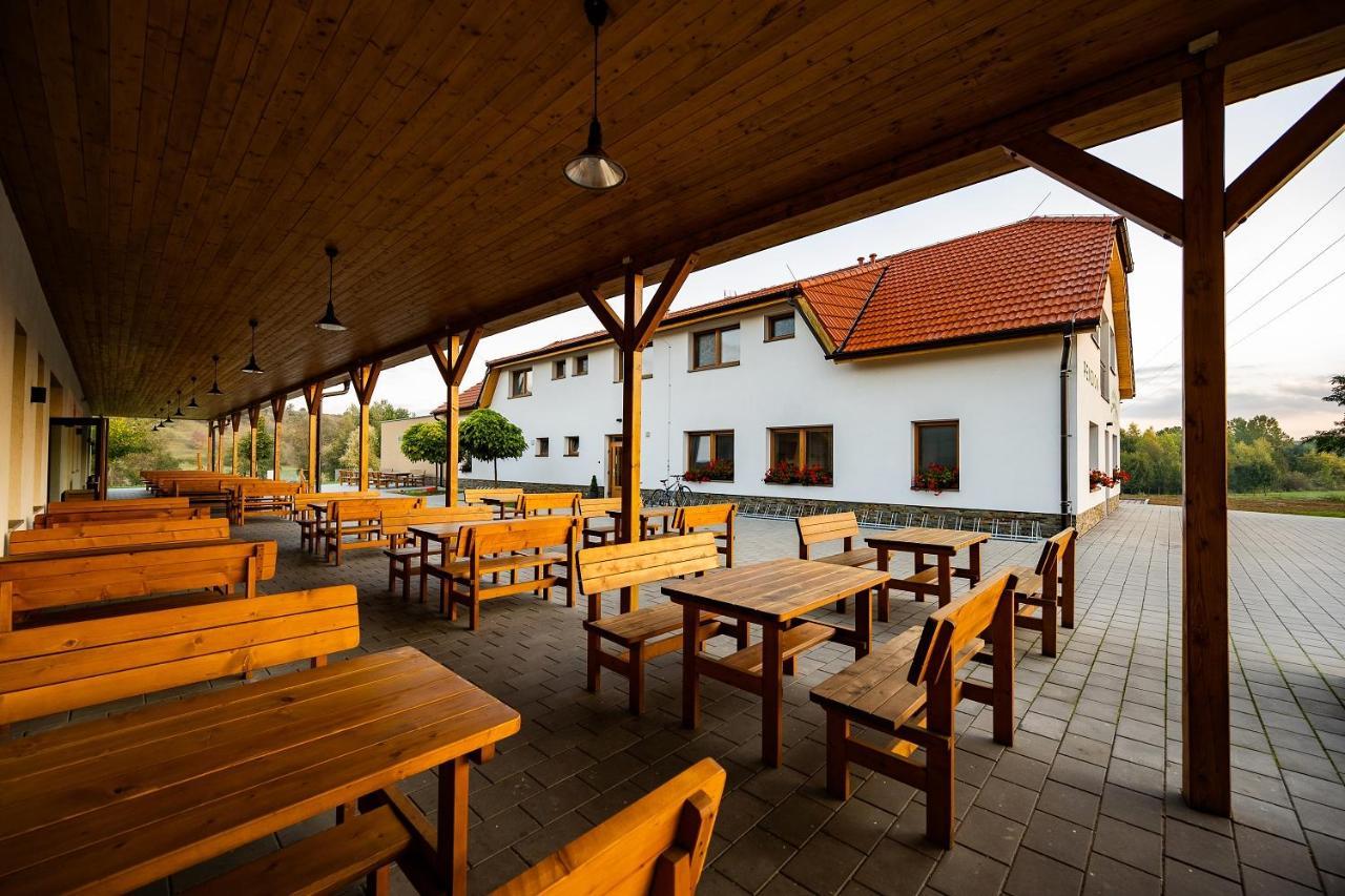 Na Zelenem Statku Hotell Rasovice  Exteriör bild
