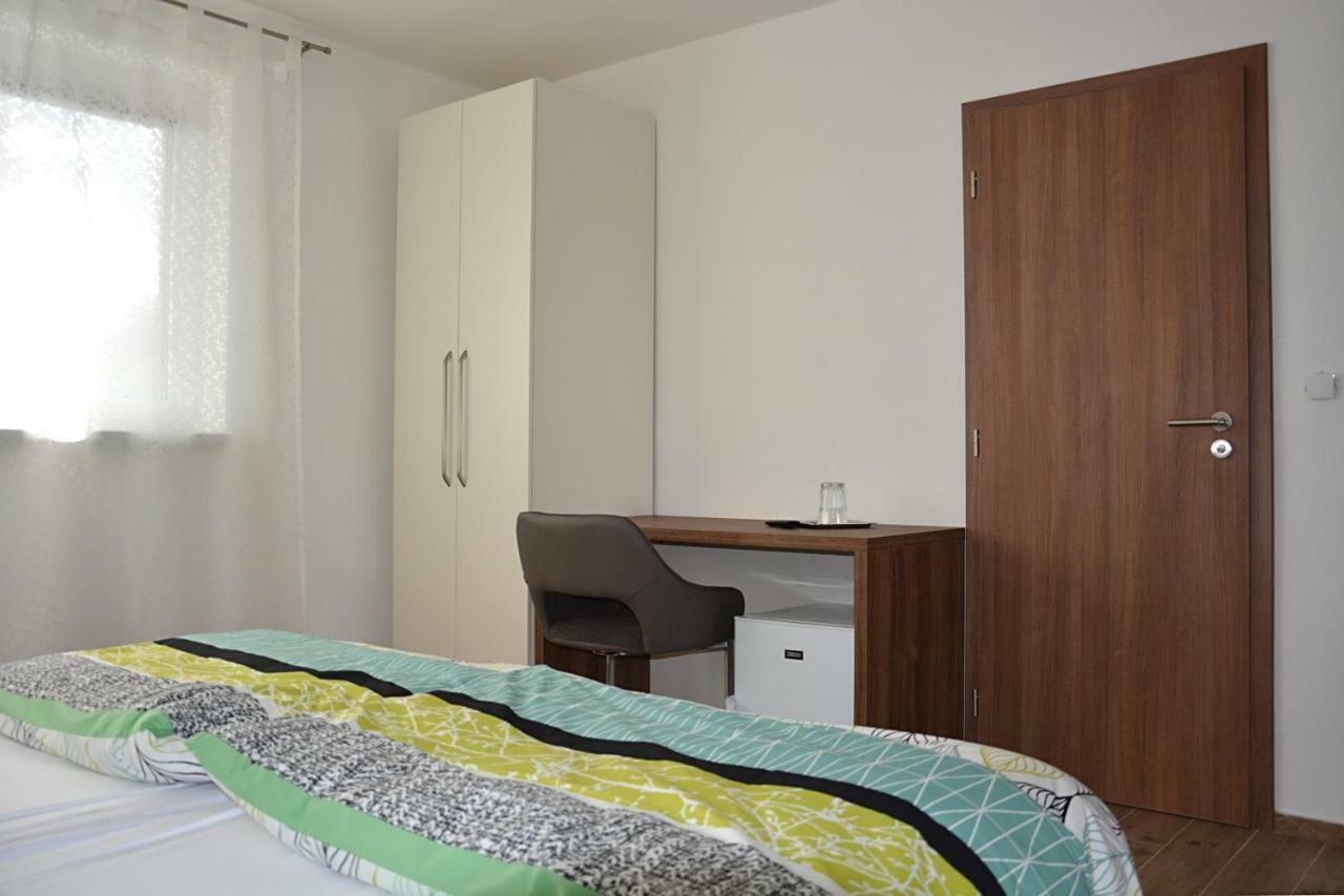 Na Zelenem Statku Hotell Rasovice  Exteriör bild