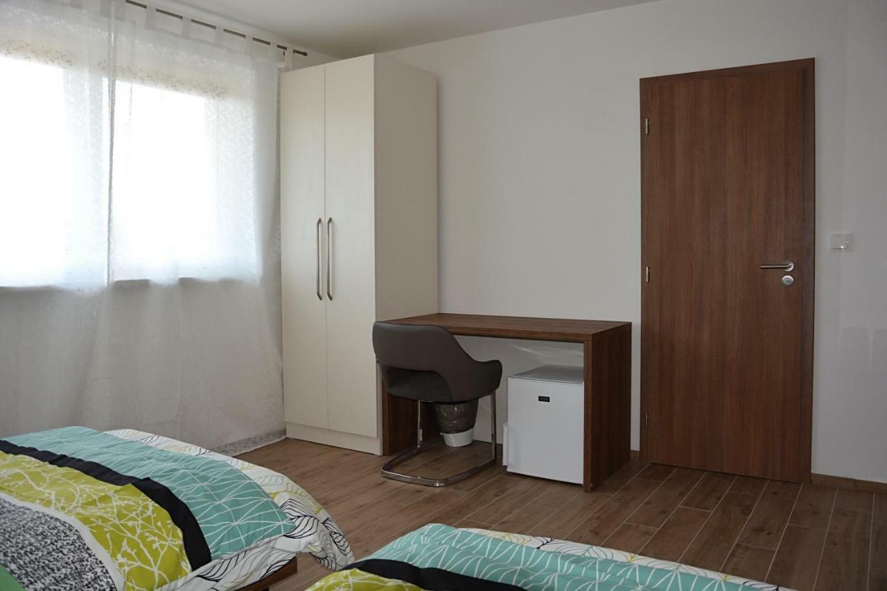 Na Zelenem Statku Hotell Rasovice  Exteriör bild