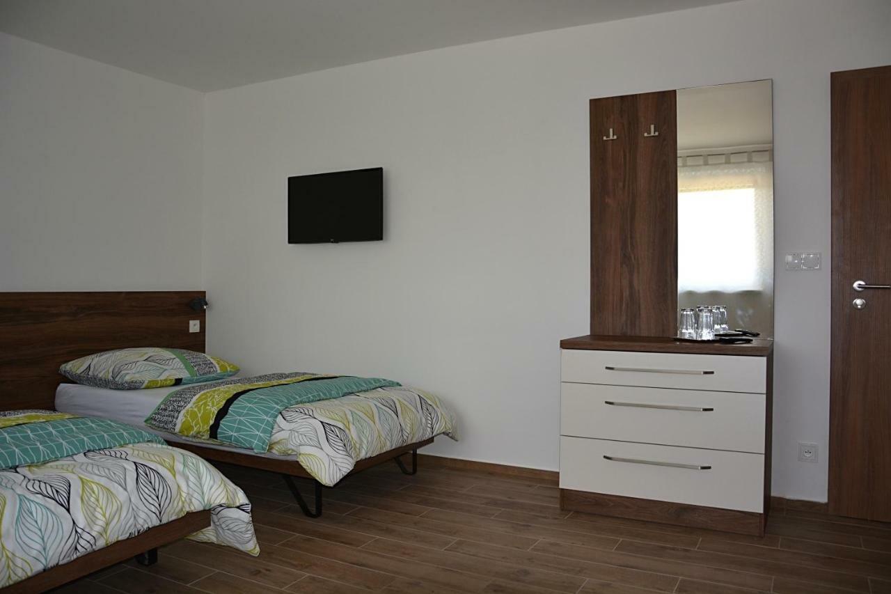Na Zelenem Statku Hotell Rasovice  Exteriör bild