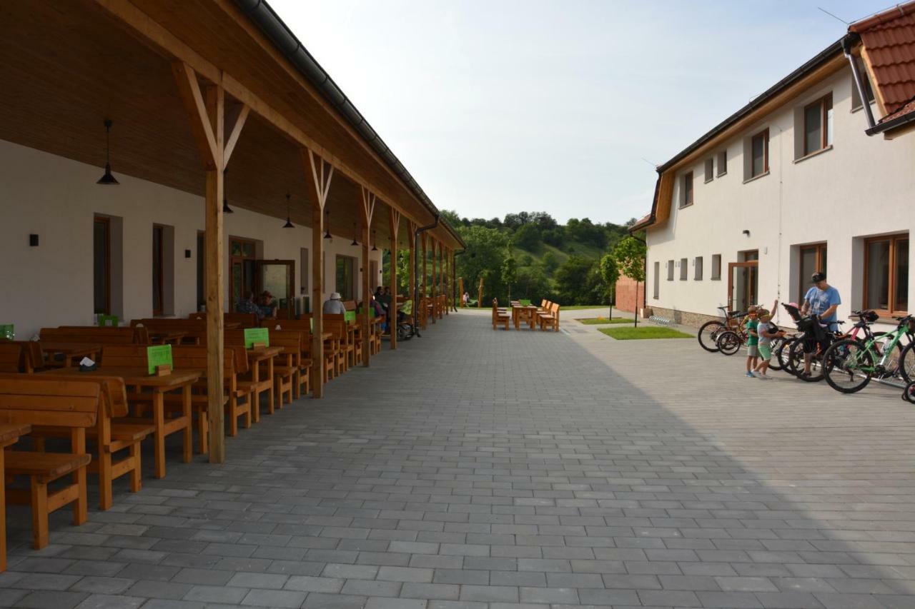 Na Zelenem Statku Hotell Rasovice  Exteriör bild